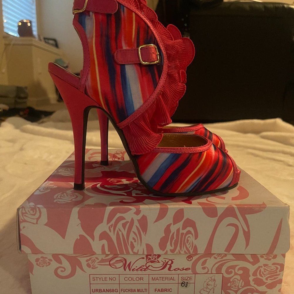 Wild Rose Fushia Watercolor Ruffle Heels 6.5 - Picture 3 of 4